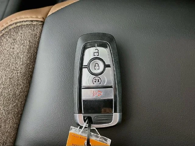 Used 2025 Green Ford Outer Banks image 30