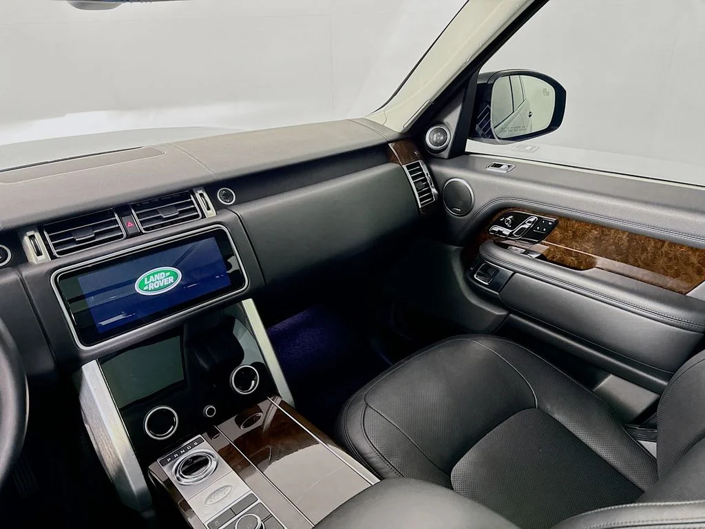 Used 2020  Land Rover HSE image 25