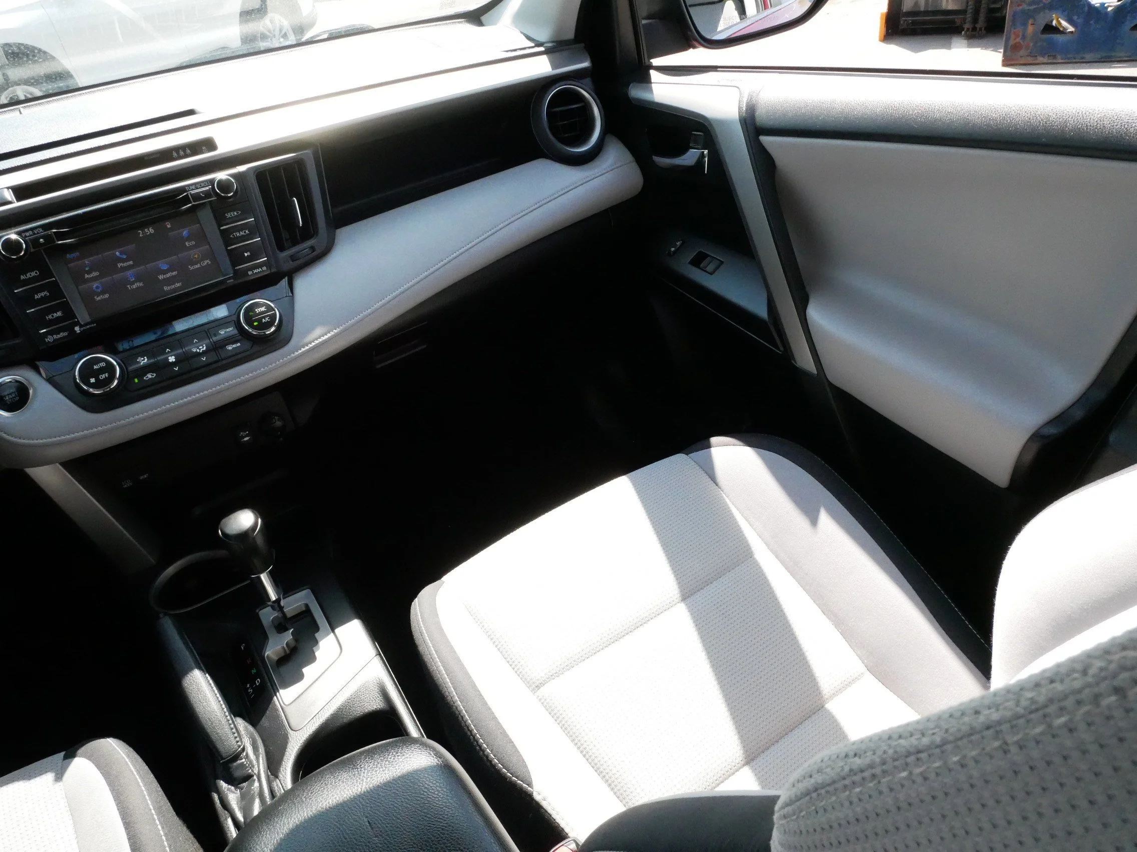 Used 2018 Ruby Flare Pearl Toyota XLE image 11