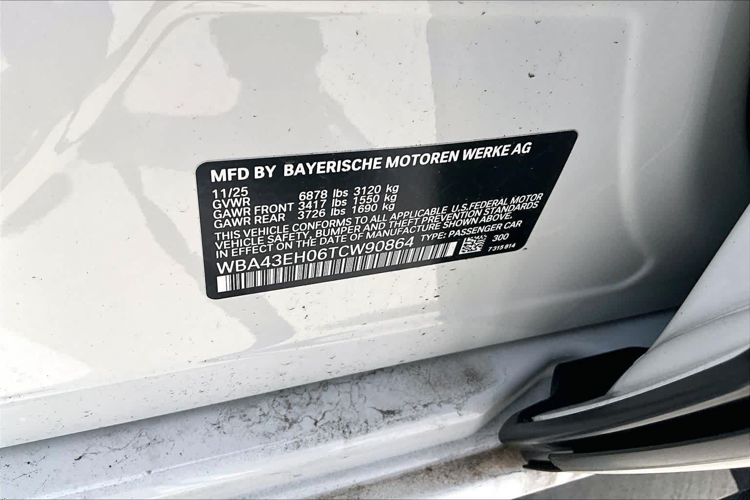 Used 2026 Alpine White BMW 750e xDrive image 33