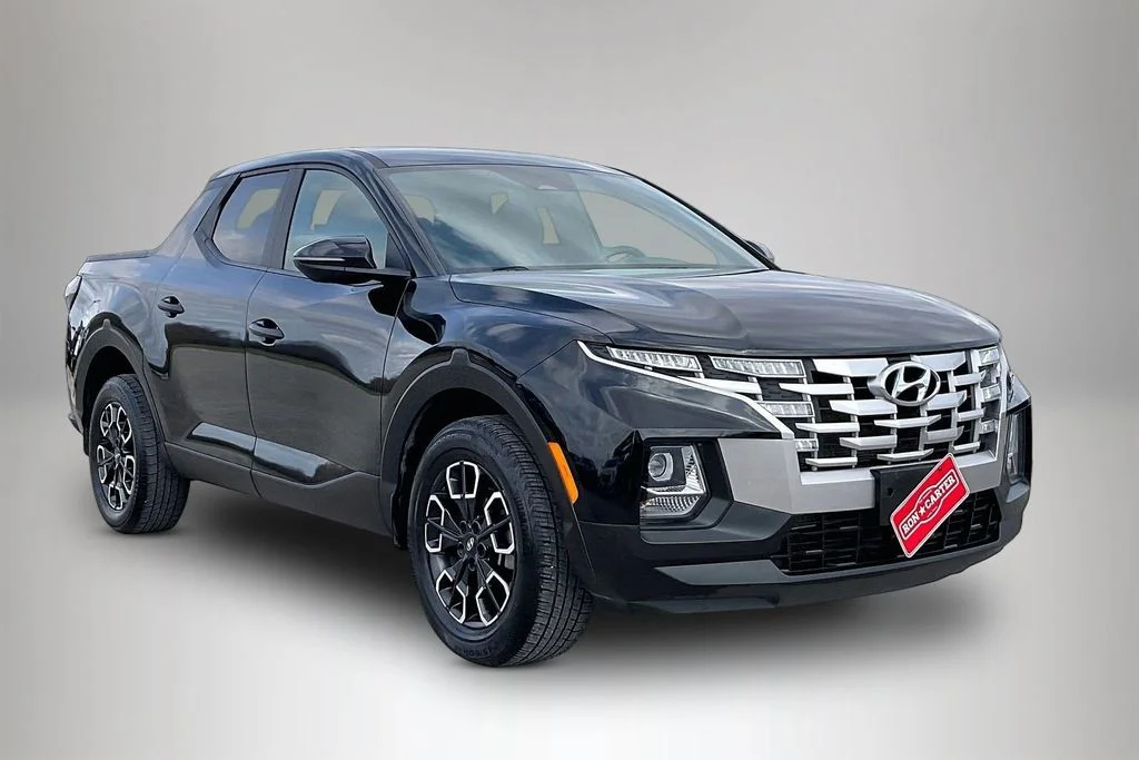Used 2022 Black Hyundai SEL image 1