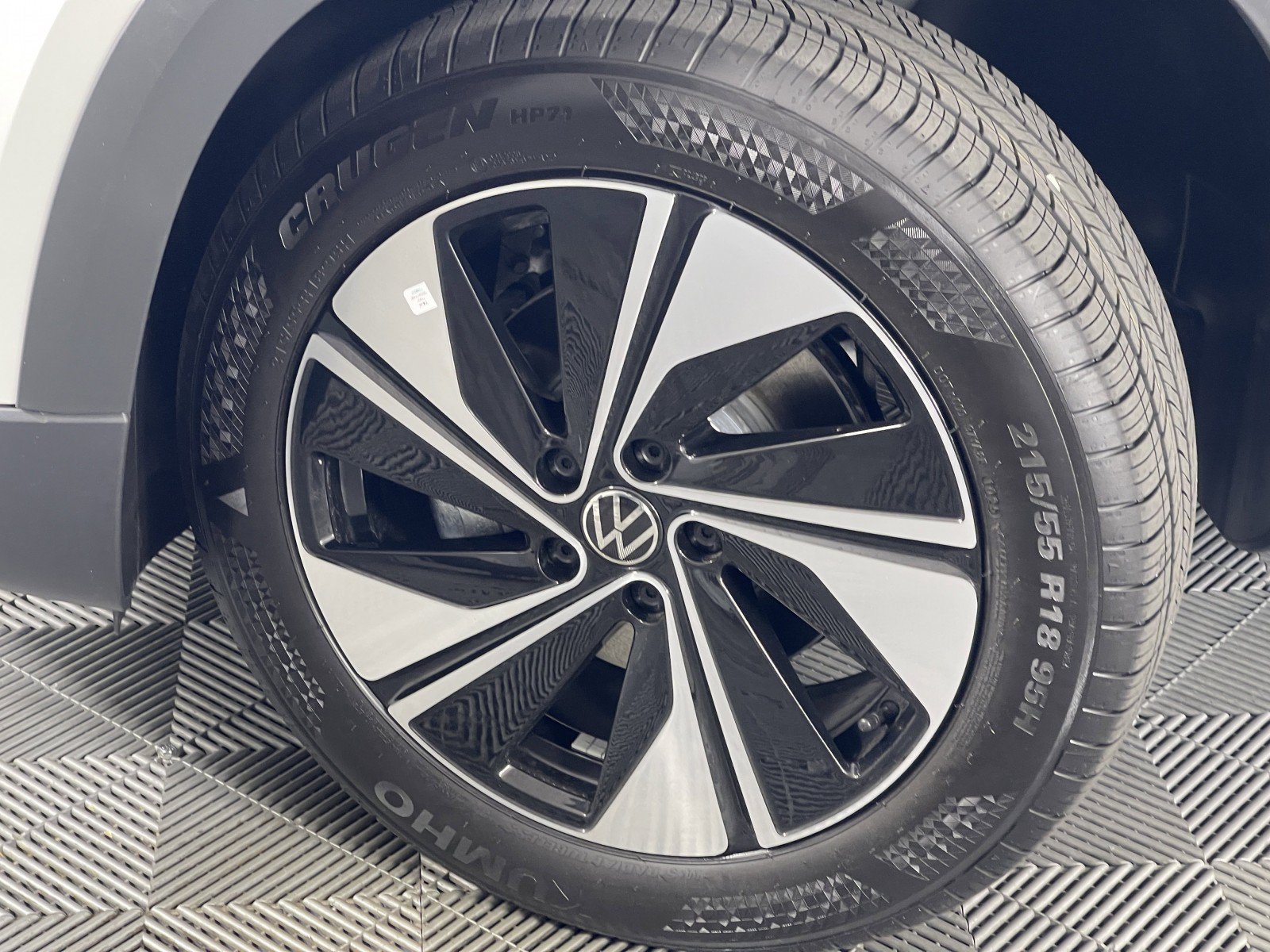 2025 Volkswagen Taos SE - Photo 6