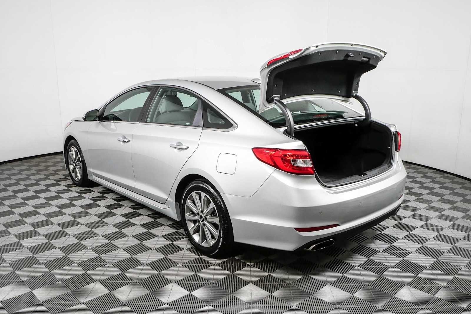 Used 2017 Symphony Silver Hyundai Limited image 33