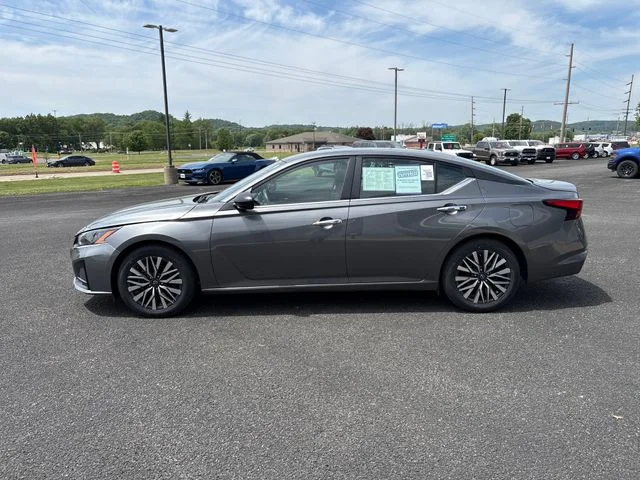 Used 2025 Gun Metallic Nissan 2.5 SV image 2