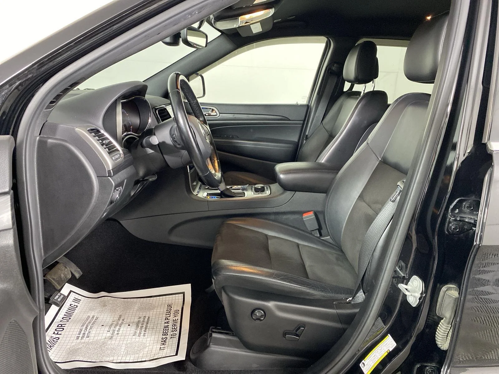 Used 2020 Diamond Black Crystal Pearlcoat Jeep North image 8