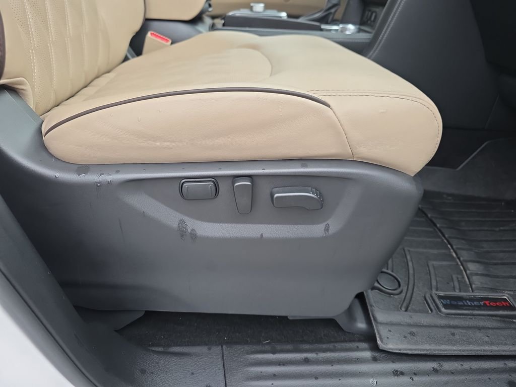 Used 2023 White Nissan Platinum image 43