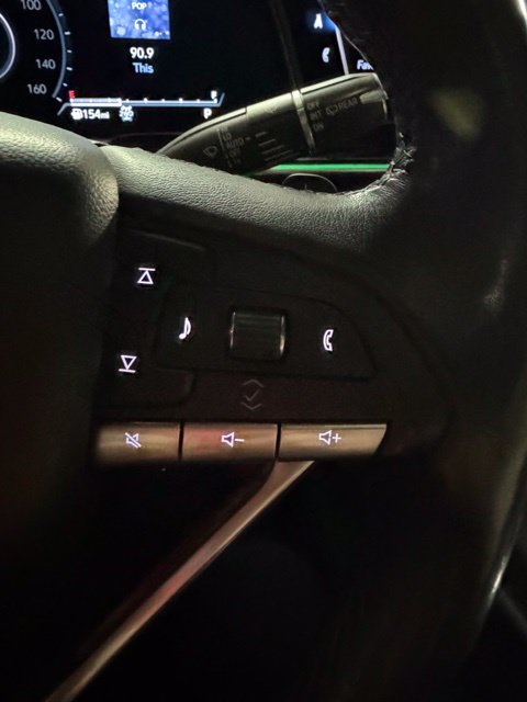 Used 2022 White Cadillac Sport image 19
