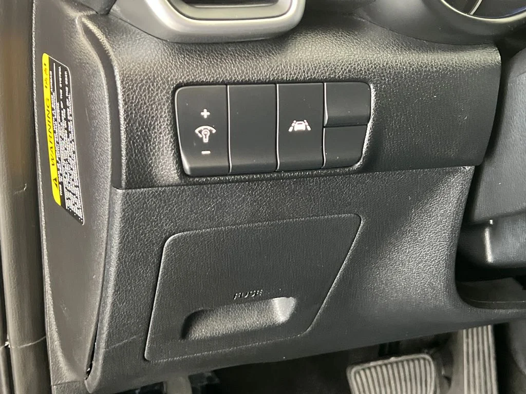 Used 2020 Red Kia LX image 31