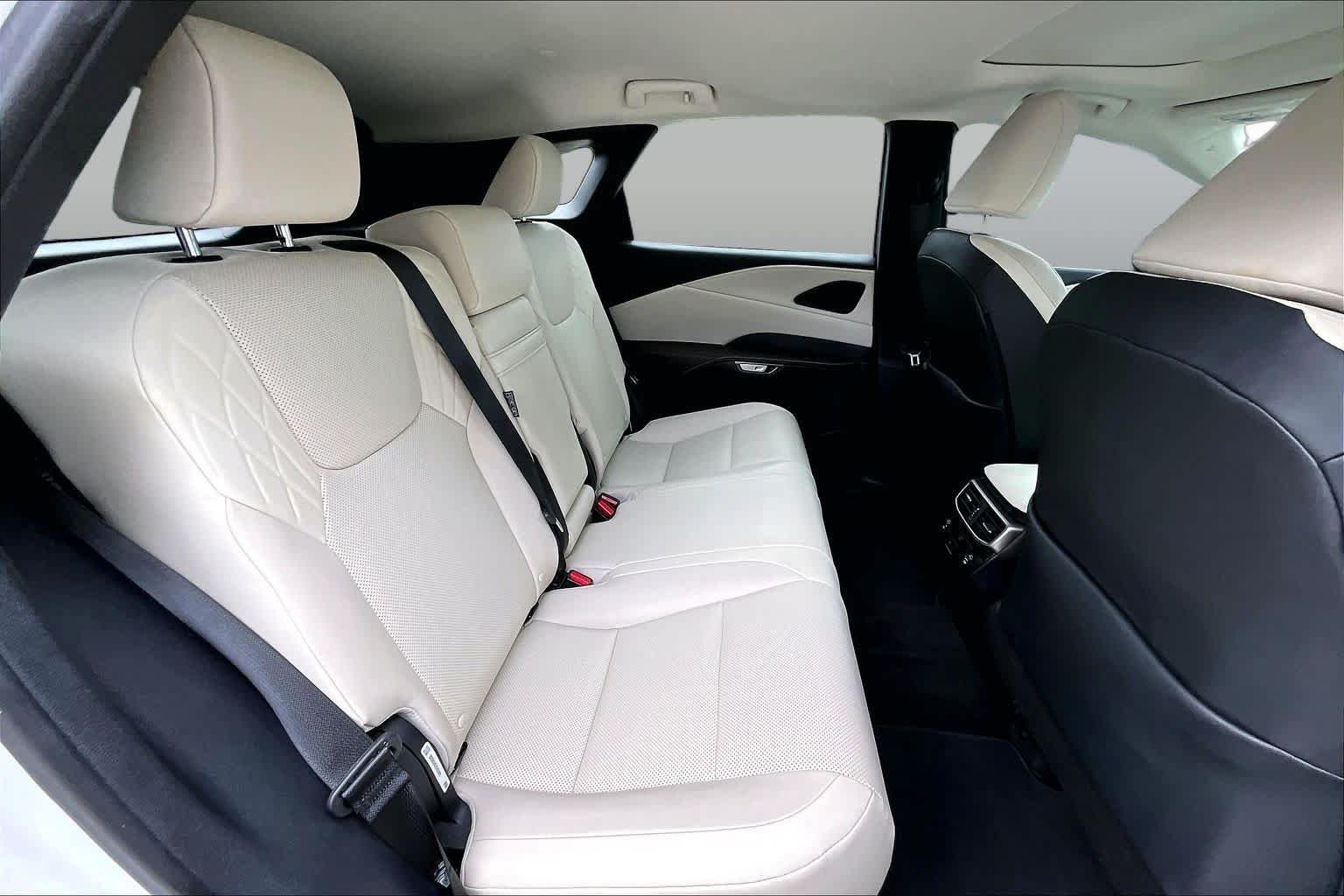 Used 2024 Eminent White Pearl Lexus Premium image 20