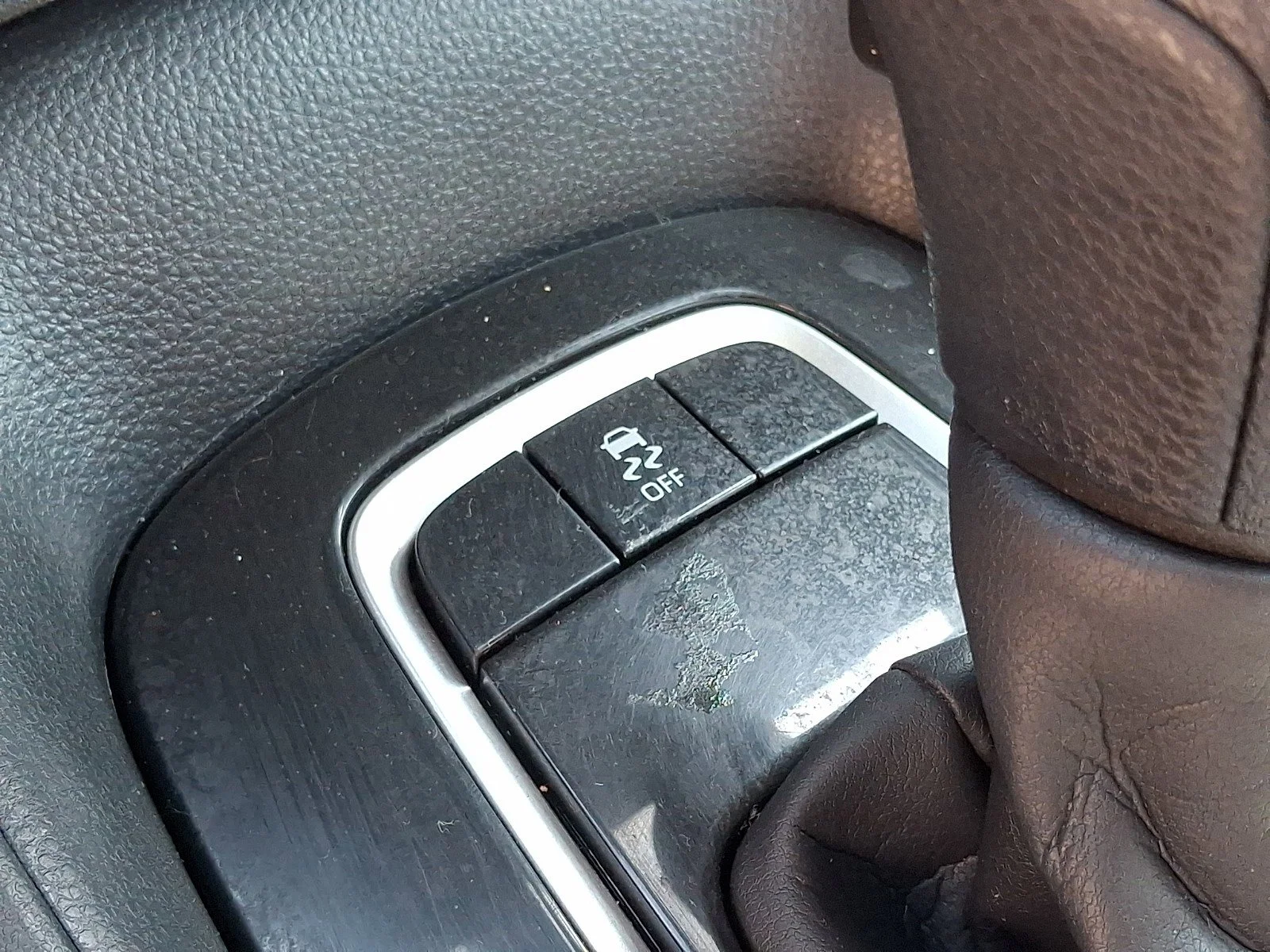 Used 2020 Super White Toyota LE image 24