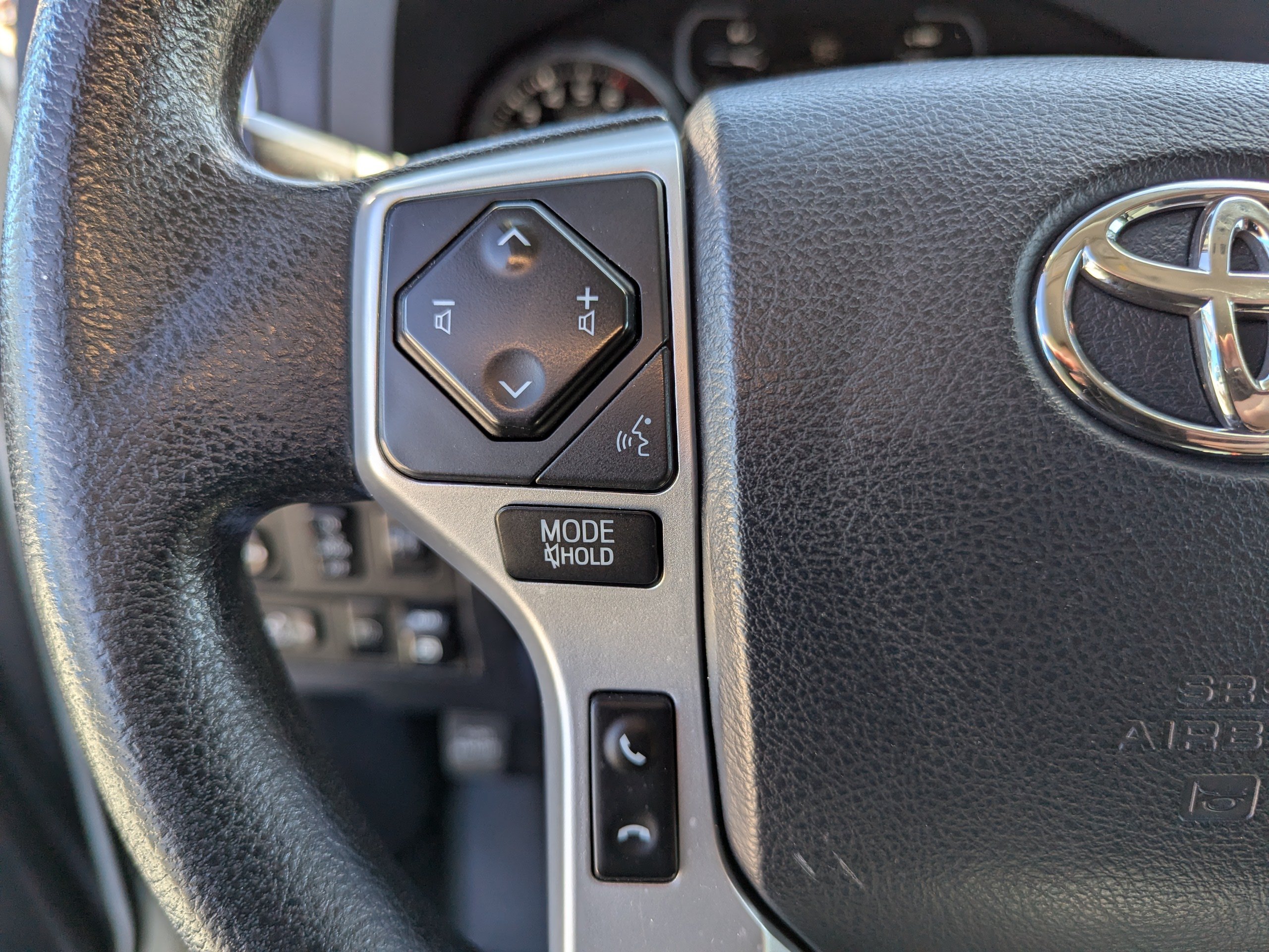 Used 2018 White Toyota SR5 image 15