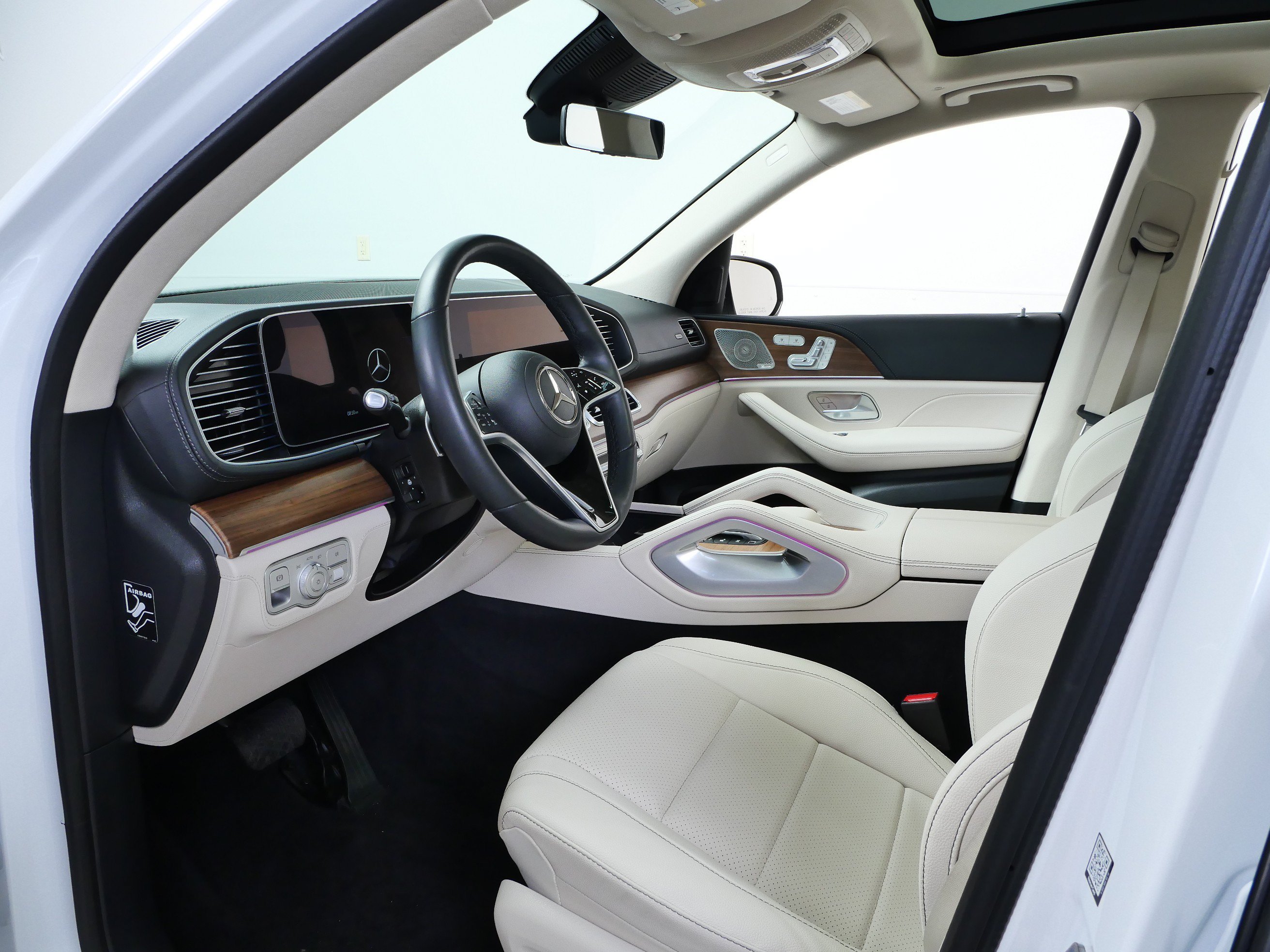 Certified Used 2025 MANUFAKTUR Moonlight White Metallic Mercedes-Benz GLE 350 image 18