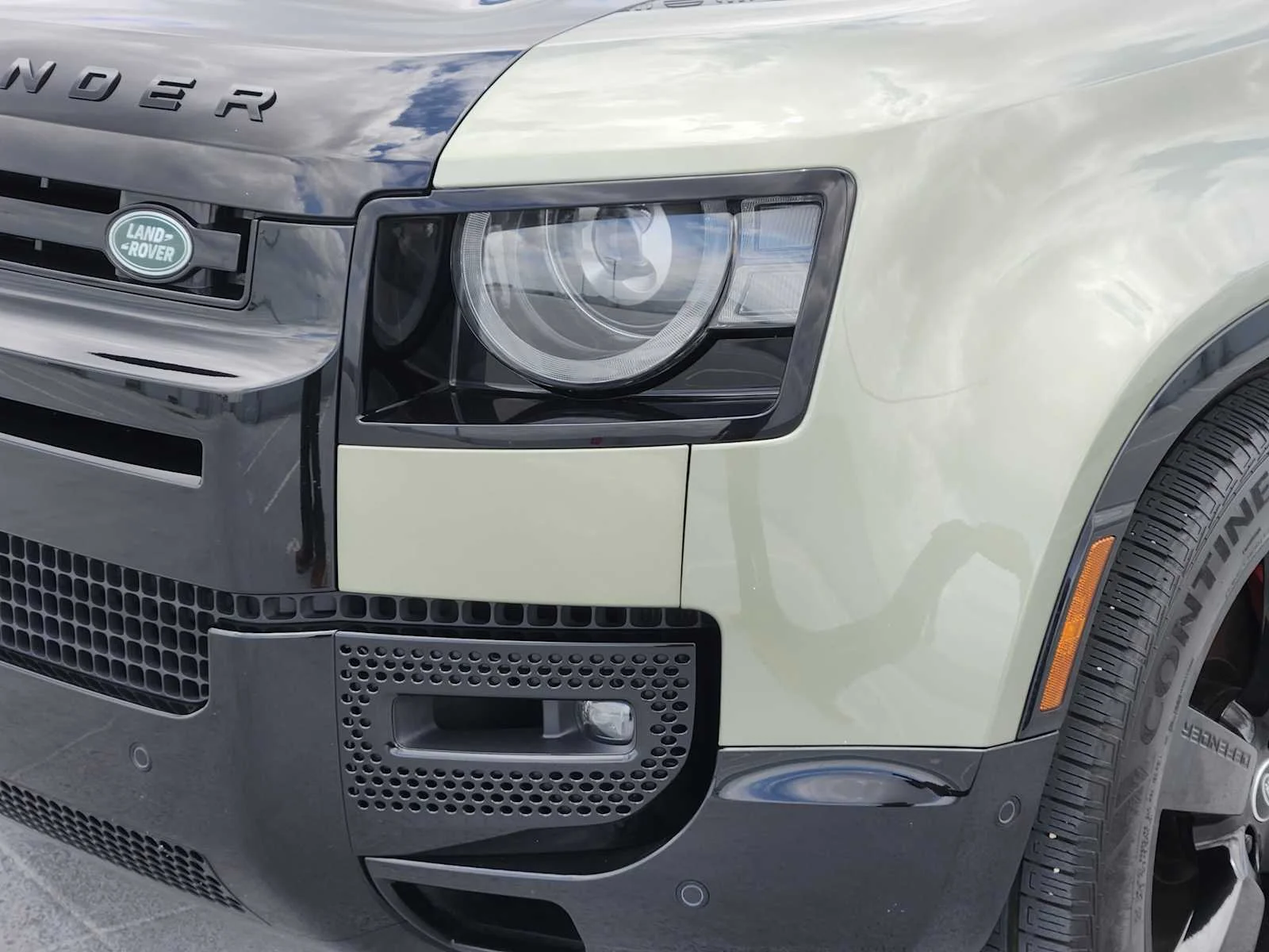 Certified Used 2025 Pangea Green Metallic Land Rover X image 8