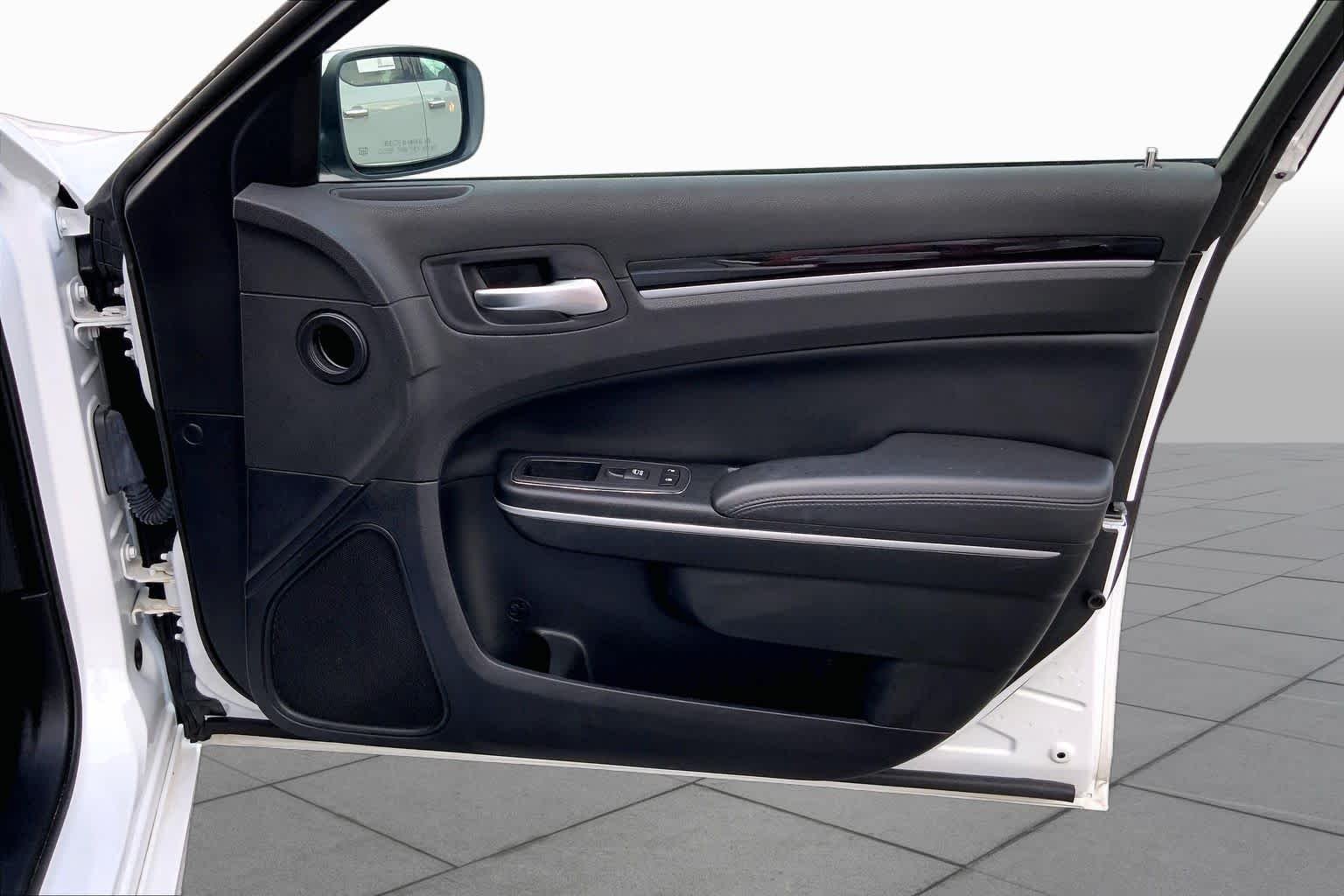 Used 2023 Bright White Clearcoat Chrysler Touring L image 22