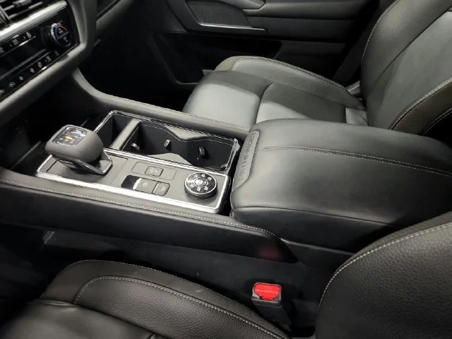 Used 2025 Super Black Nissan SL image 28