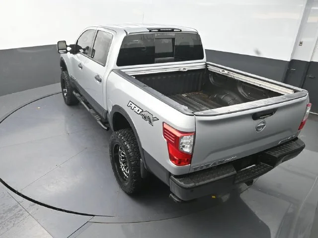Used 2018 Silver Nissan PRO-4X image 27