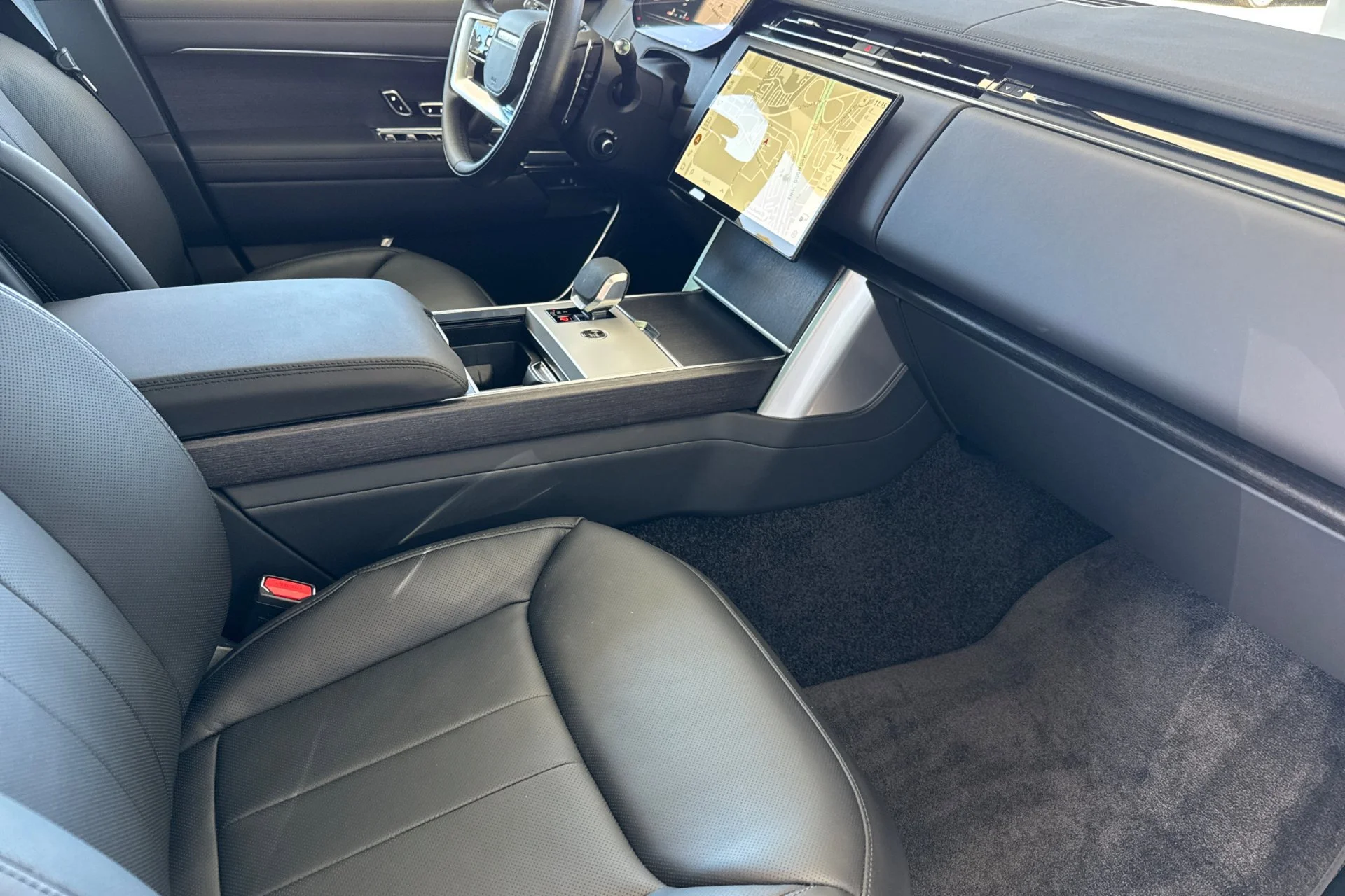 New 2026 Santorini Black Land Rover SE image 18
