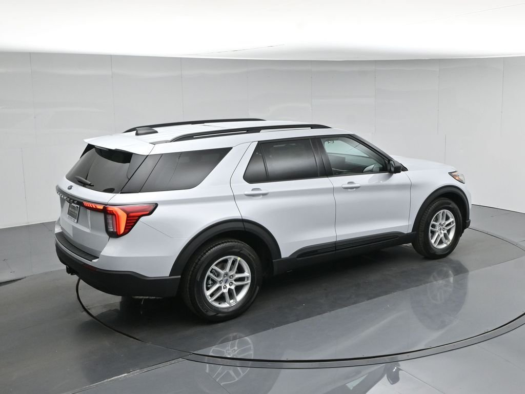 New 2026 Space White Metallic Ford Active image 41
