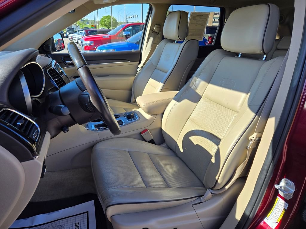 Used 2019 Red Jeep Overland image 17
