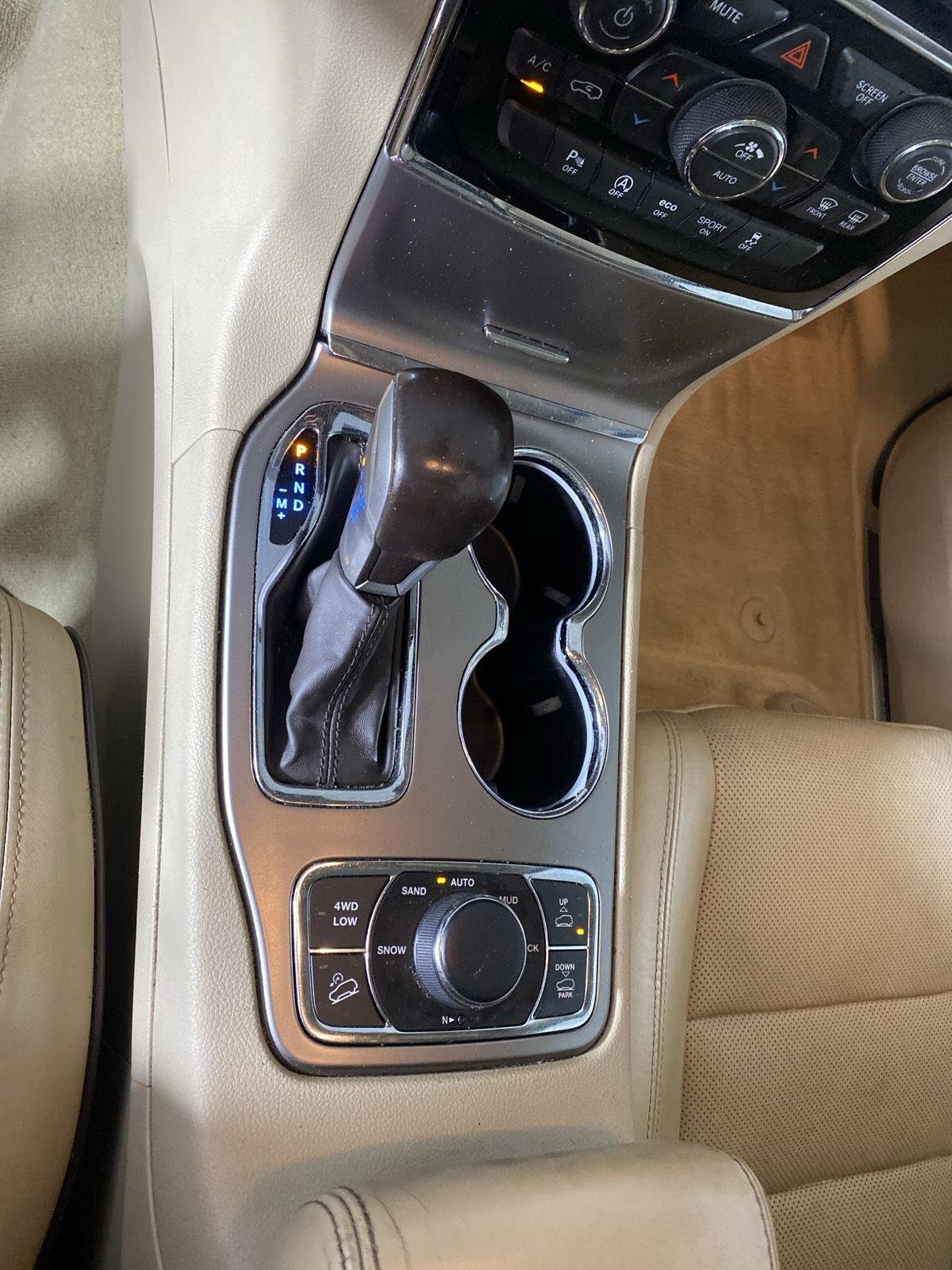 Used 2020 Diamond Black Crystal Pearlcoat Jeep Overland image 33