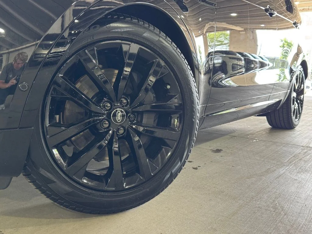 New 2026 Santorini Black Land Rover Gemini Edition image 2