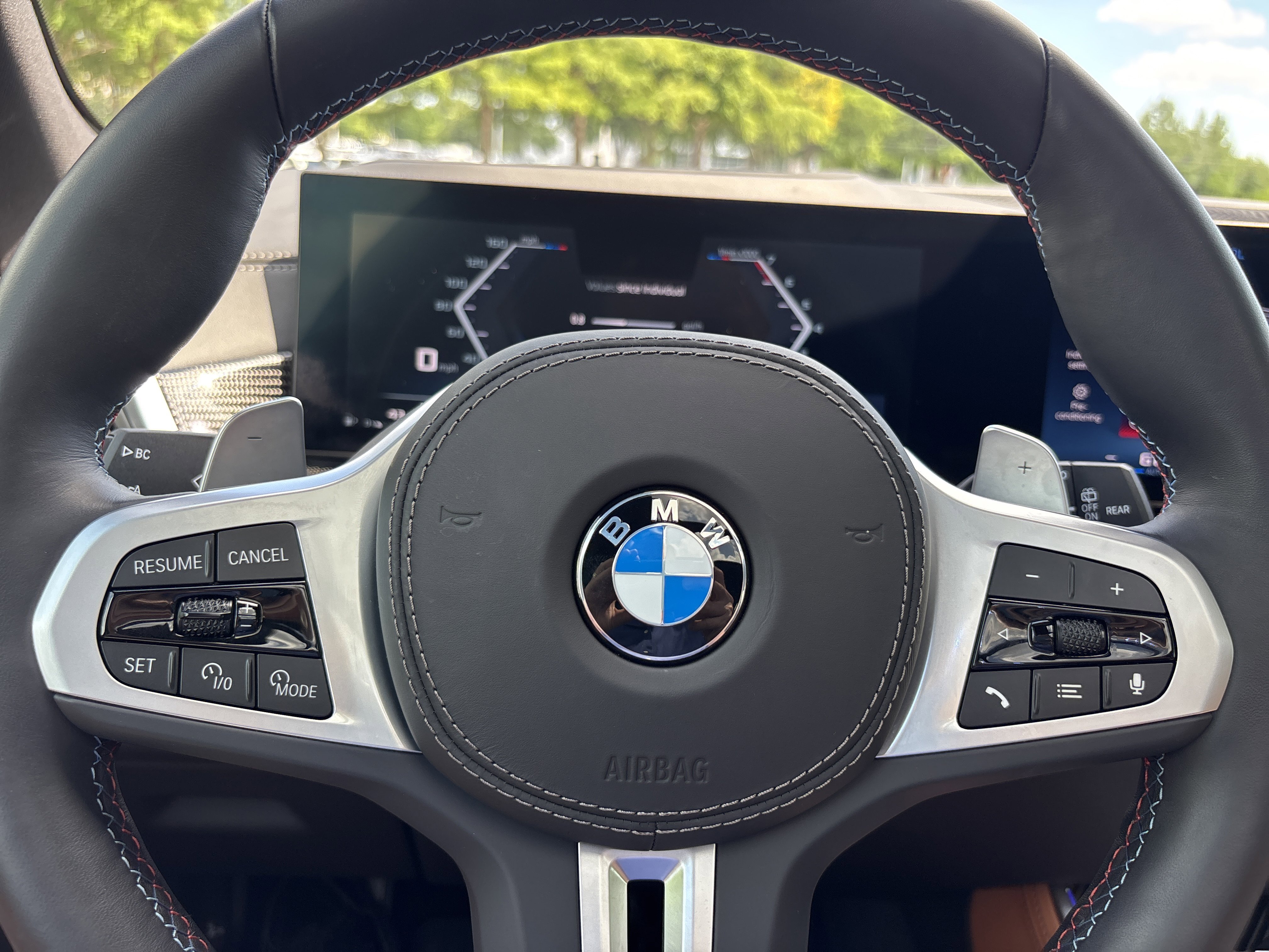 Used 2025 Mineral White Metallic BMW M60i image 31