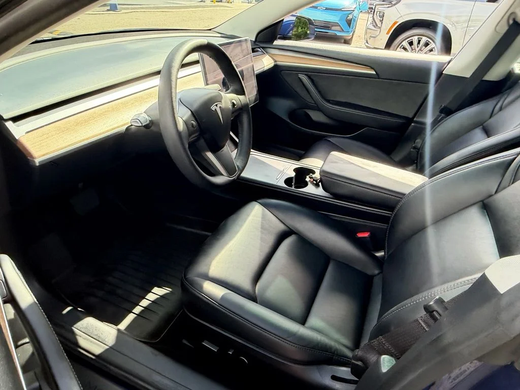 Used 2022  Tesla Long Range image 11