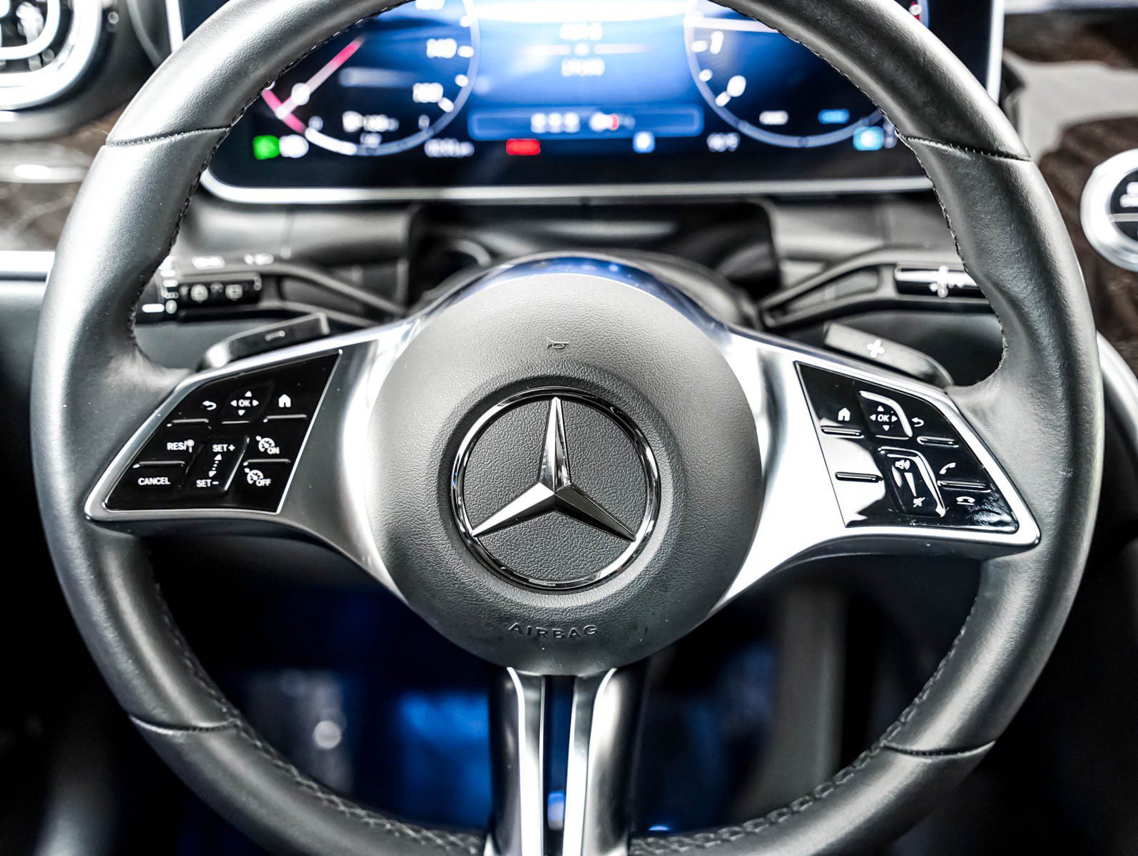 Certified Used 2025 Black Mercedes-Benz GLC 300 image 16