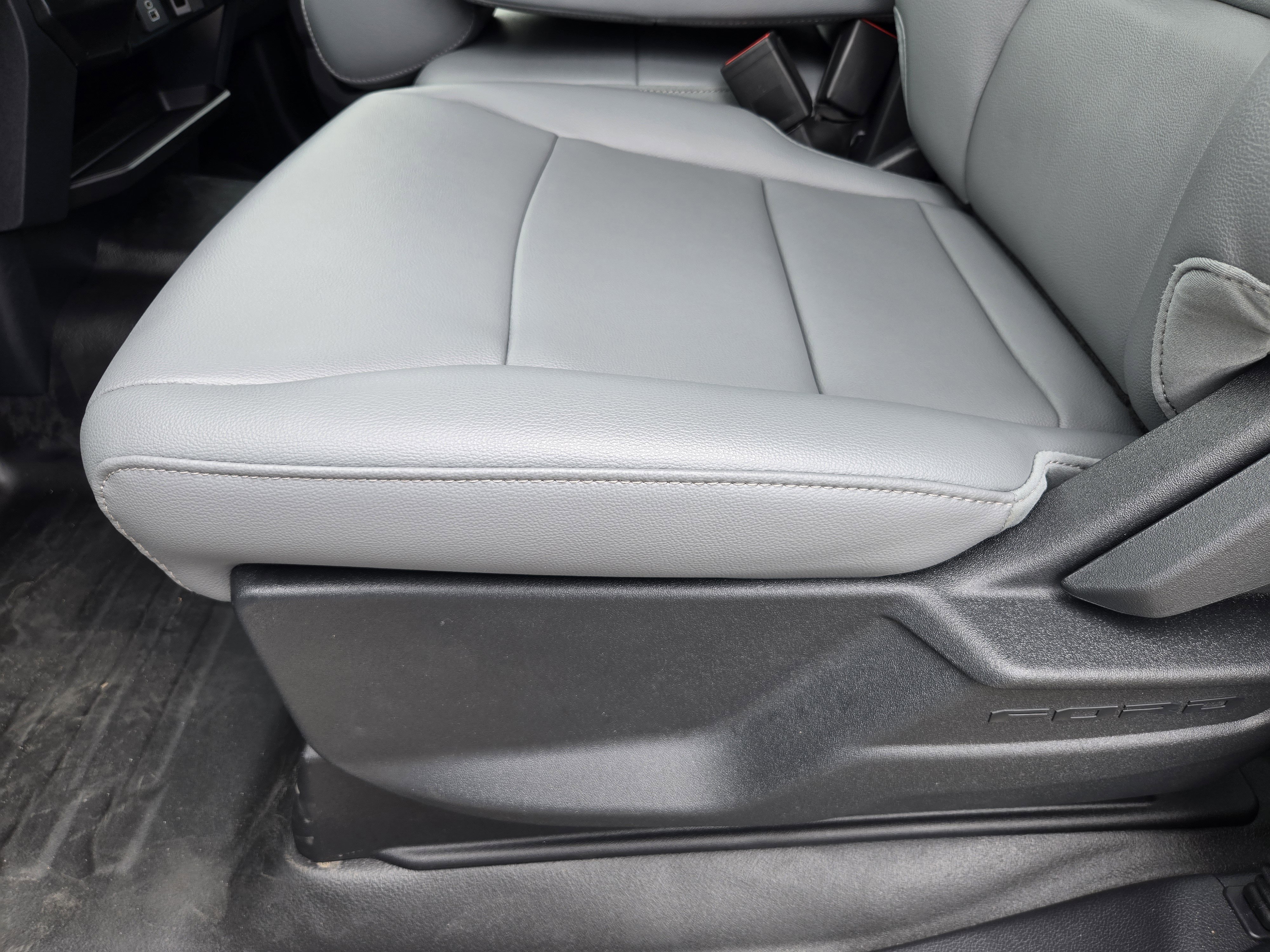 New 2026 Oxford White Ford XL image 16