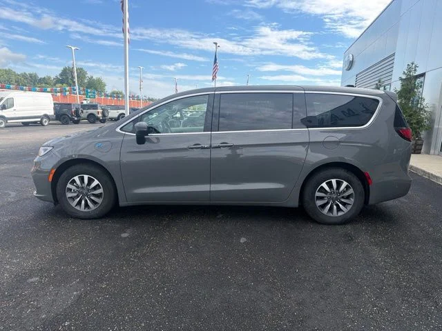 Certified Used 2023 Gray Clearcoat Chrysler Touring L image 7