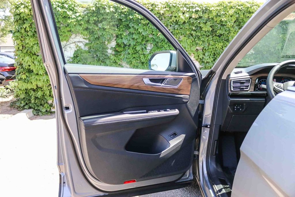 New 2026 Silver Volkswagen 2.0T SE w/Technology image 26