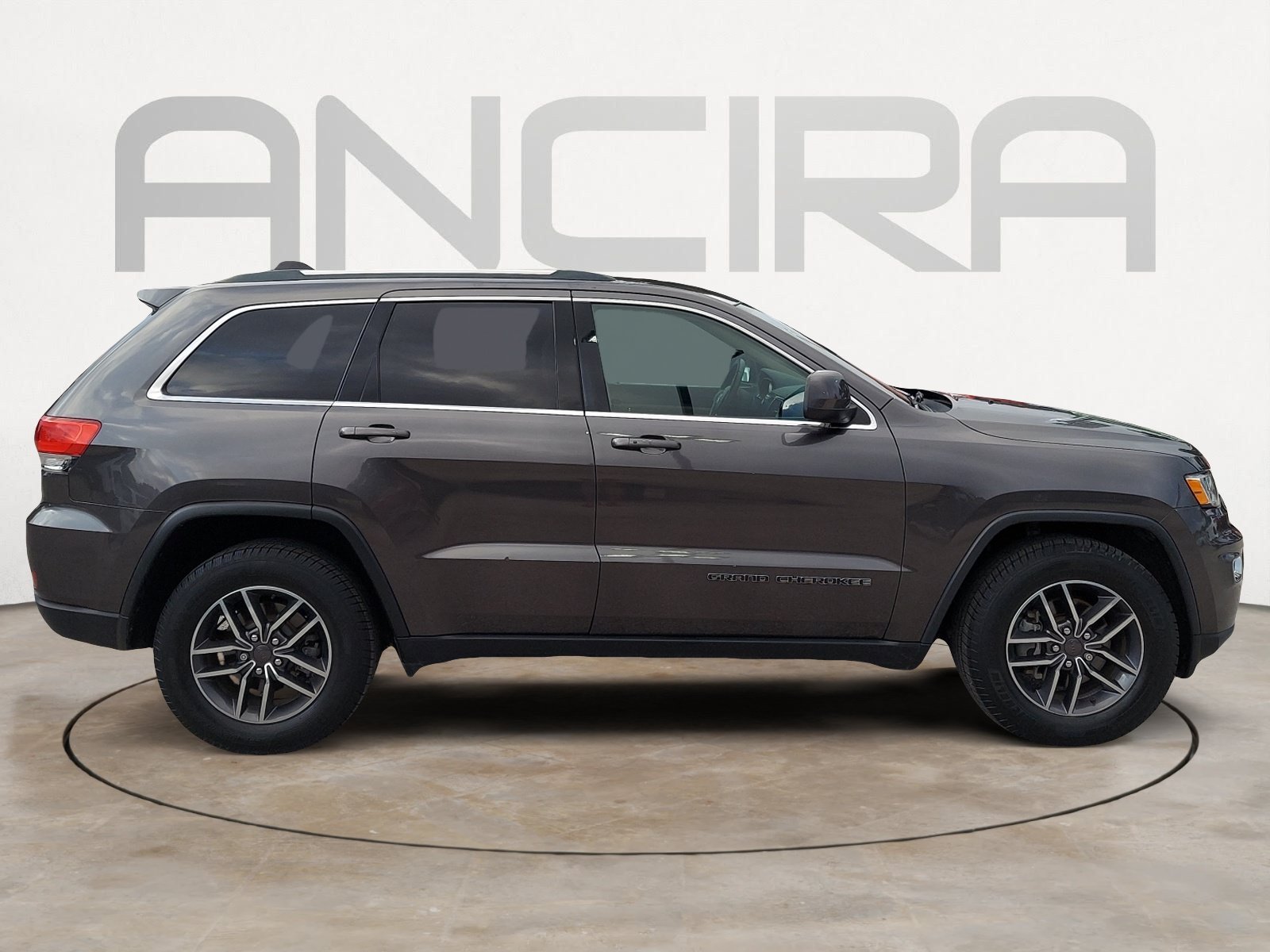 Used 2019 Granite Crystal Metallic Clearcoat Jeep Laredo E image 11