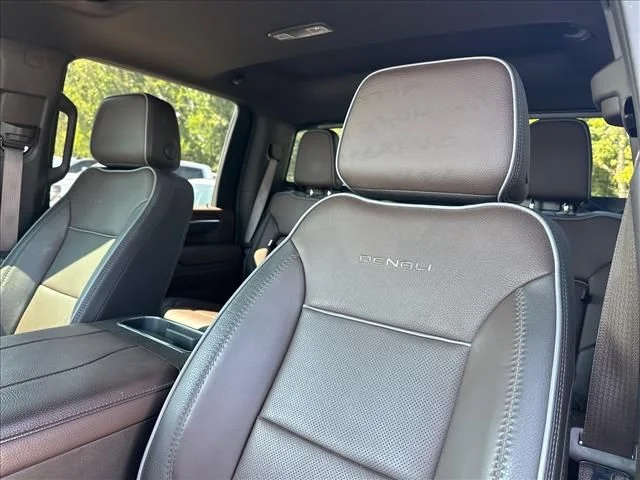Used 2024  GMC Denali image 27