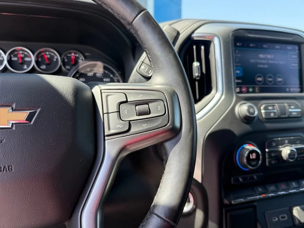 Used 2020 SUMMIT WHITE Chevrolet LT image 21