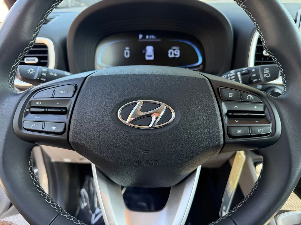 Used 2023 Shimmering Silver Hyundai SEL image 20