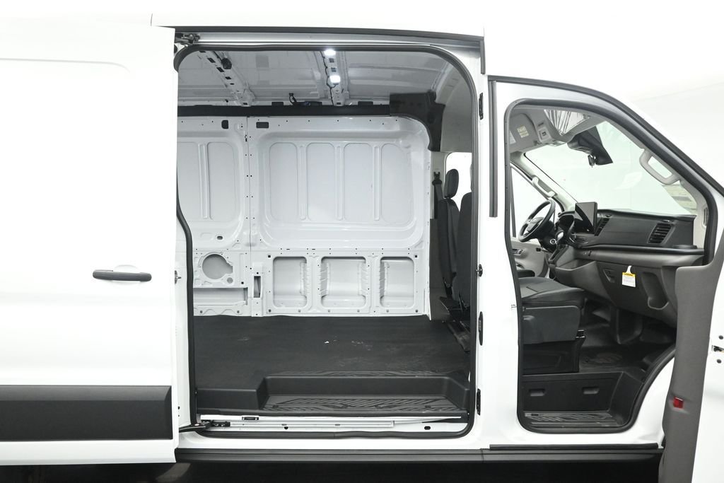 New 2026 Oxford White Ford Base image 16