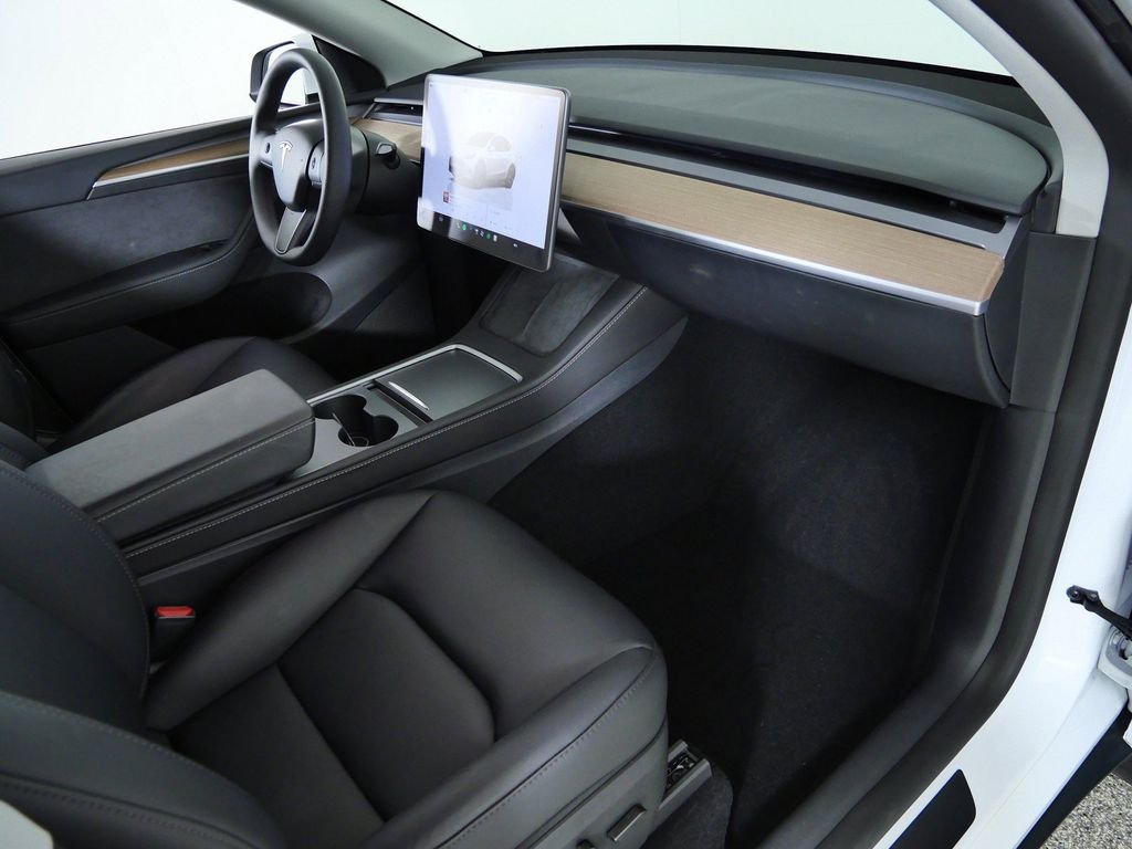 Used 2025  Tesla Long Range image 21