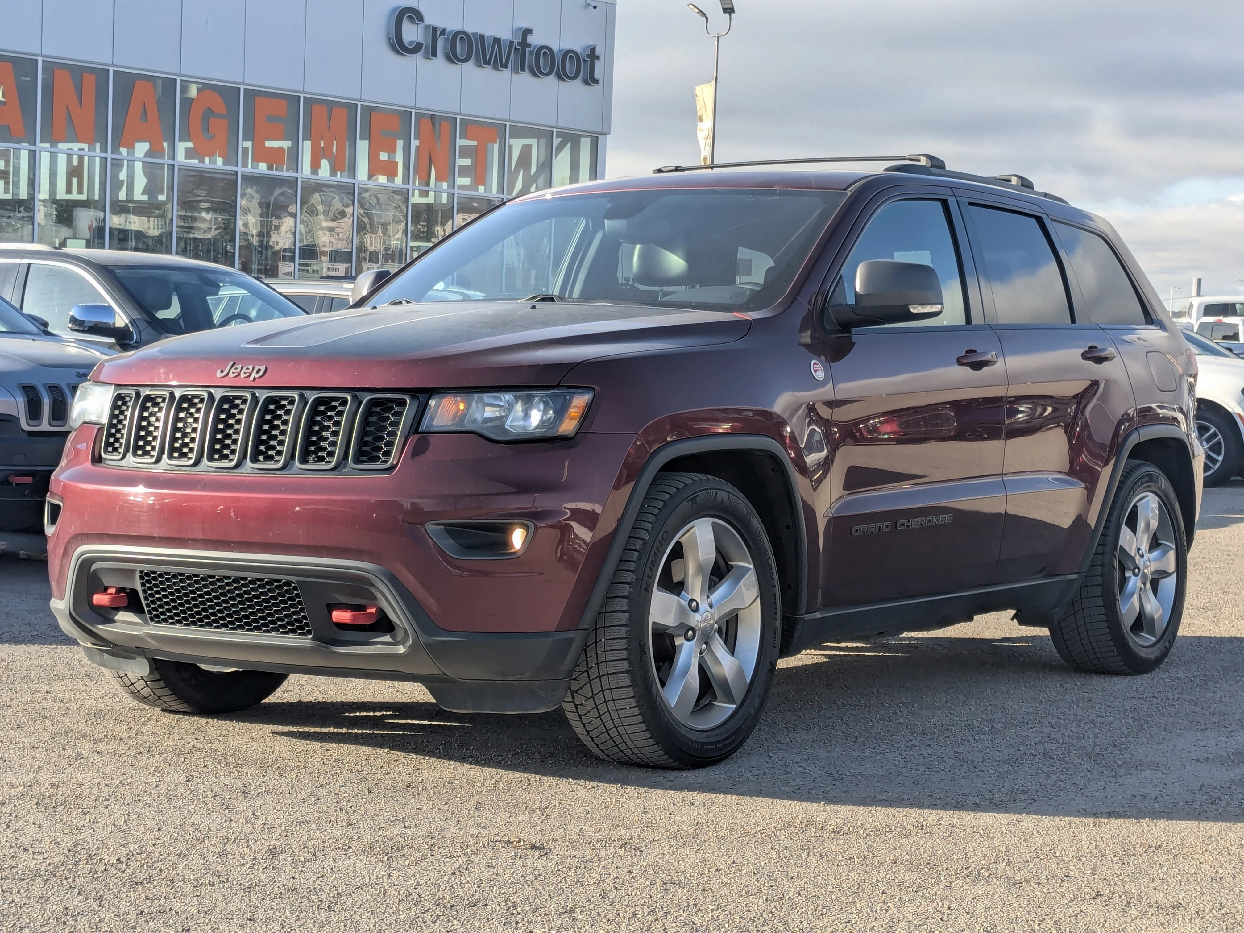 Used 2017 Red Jeep Trailhawk - - Power Sunroof - Uconnect 8.4 Nav - Quadra-Lift Air - 3.6L Pentastar V6 & More image 4