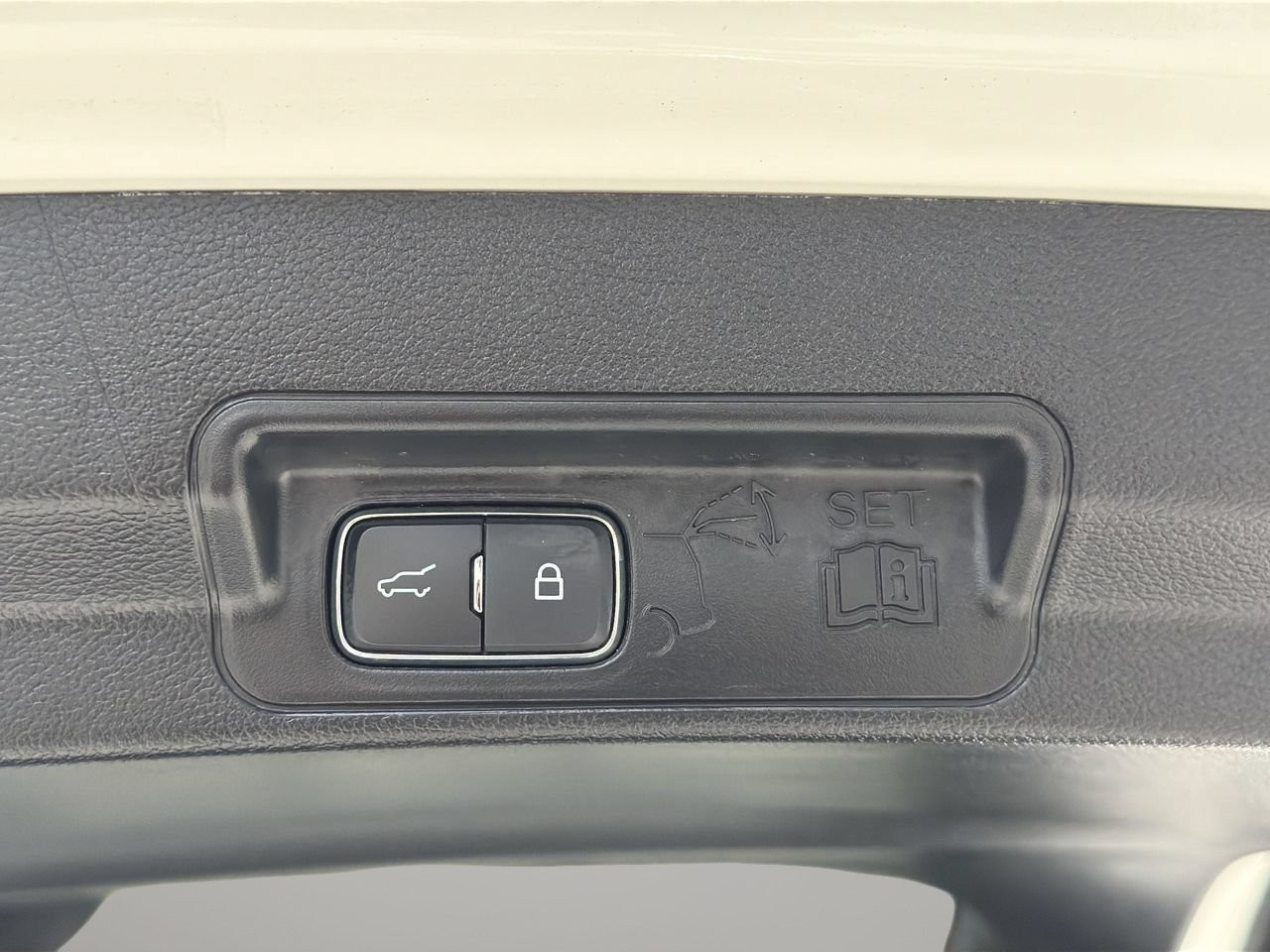 Used 2024 Star White Metallic Tri-Coat Ford Limited image 9