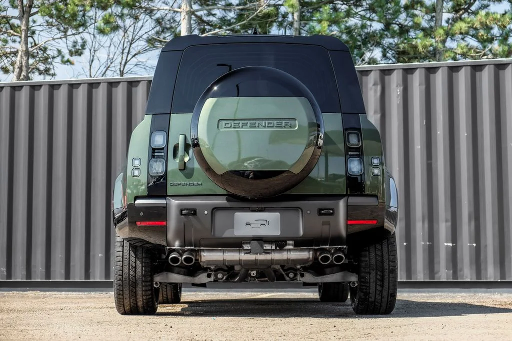 New 2026 Woolstone Green Land Rover X-Dynamic SE image 7