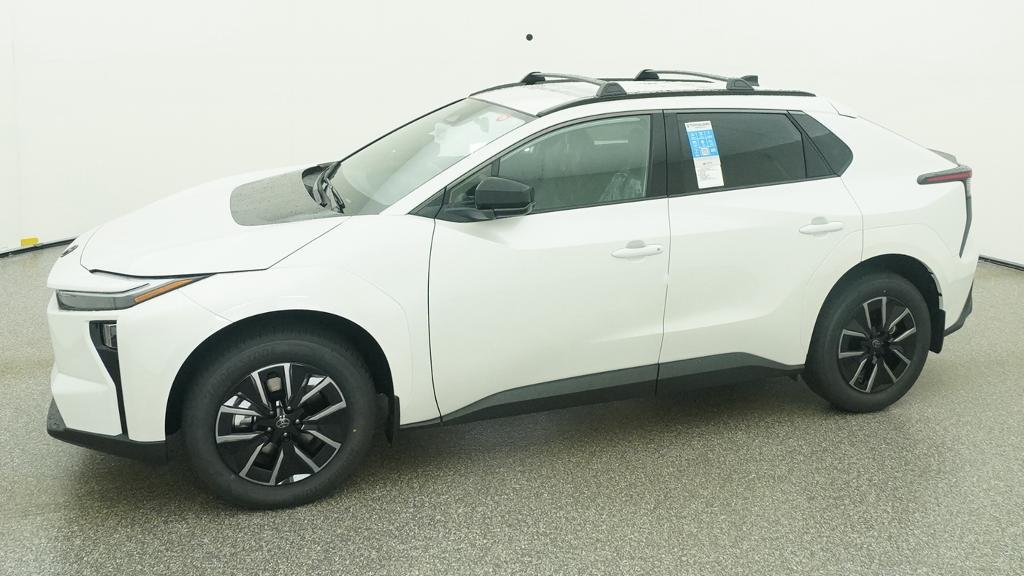 New 2026 Wind Chill Pearl Toyota XLE image 5