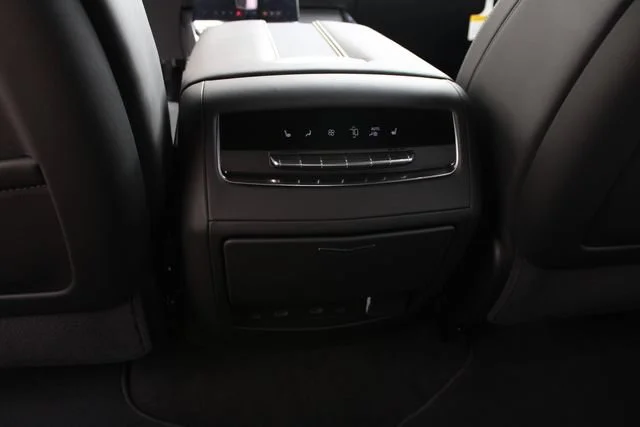 2026 Cadillac Escalade V-Series - Photo 31