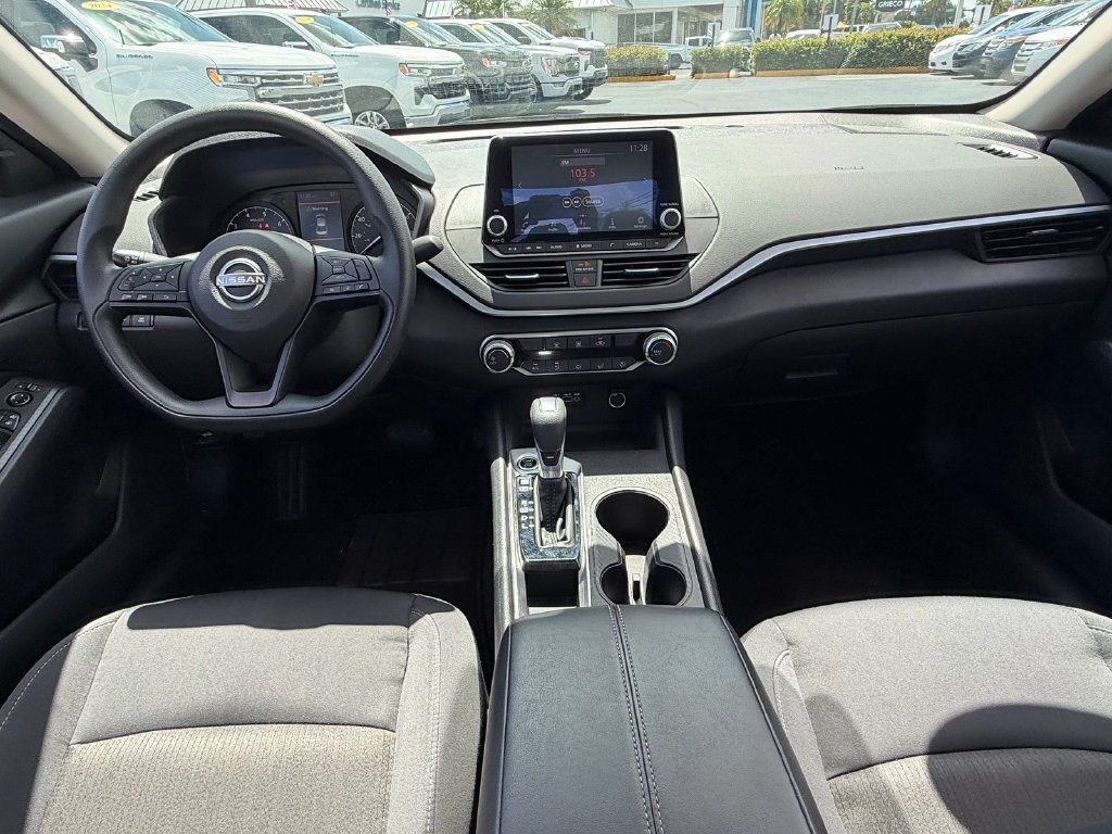Used 2025 White Nissan 2.5 S image 13