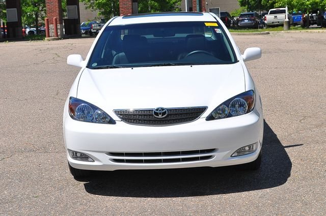 Used 2002 White Toyota SE image 8