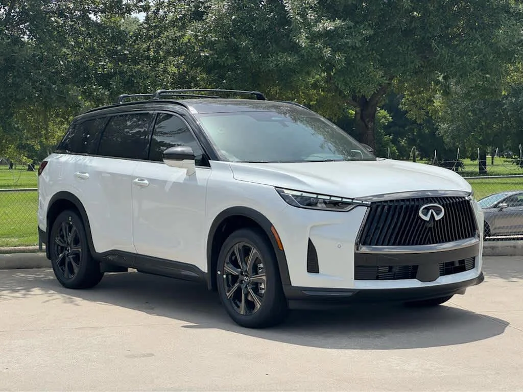 New 2027 2T RAD WHT INFINITI Autograph AWD image 2