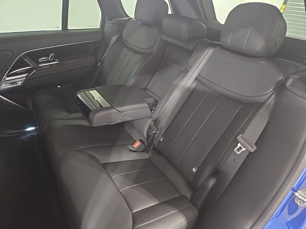 New 2026 Velocity Blue Land Rover SE image 25