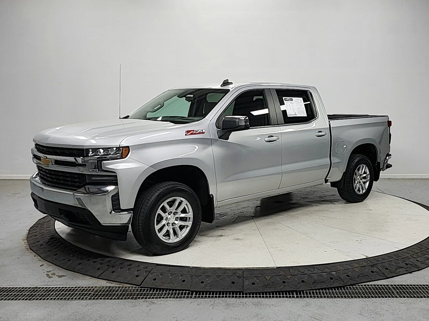 Used 2019 Silver Chevrolet LT image 3