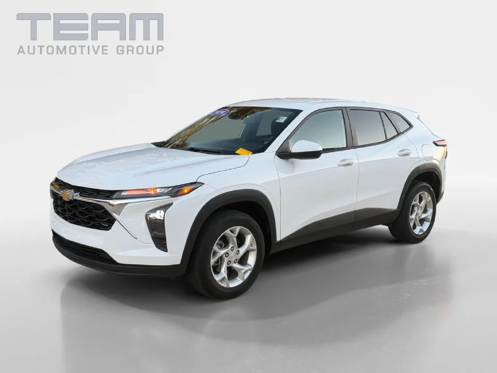 Used 2024 Summit White Chevrolet LS image 3