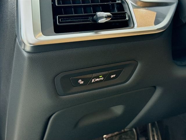 New 2026 Alpine White BMW xDrive40i image 10