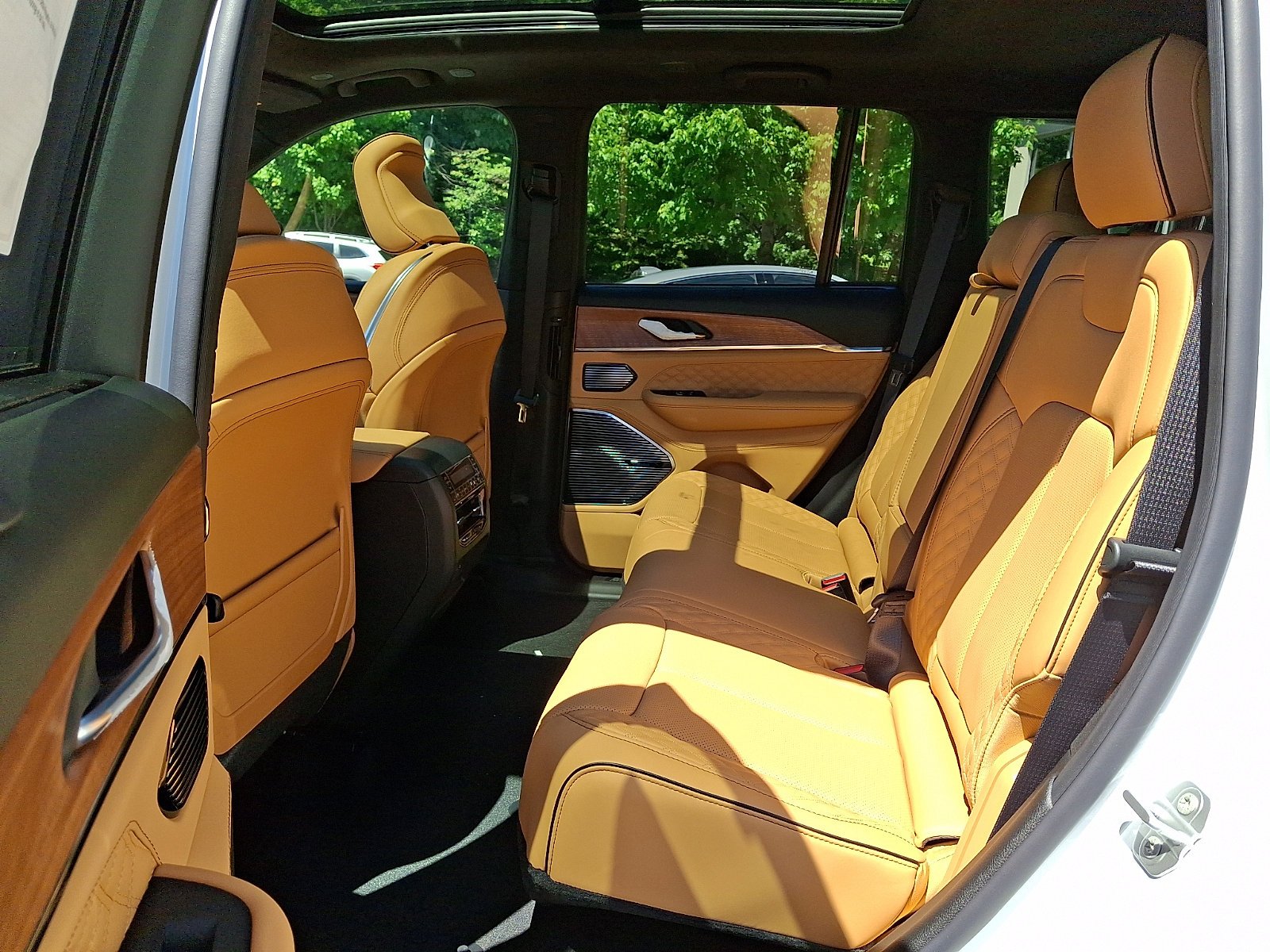 New 2026 Bright White Clear-Coat Exterior Paint Jeep Summit image 6